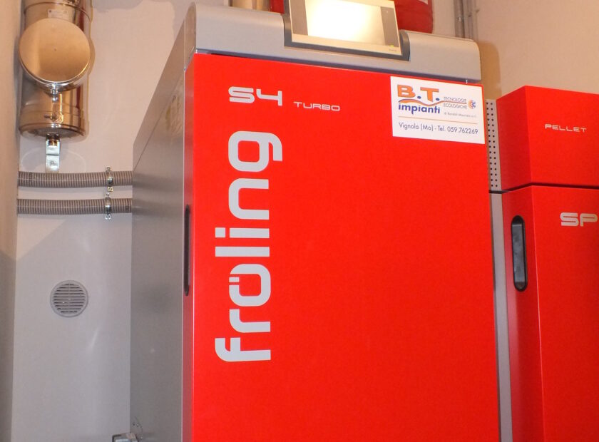 RIQUALIFICAZIONE VILLA CON IMPIANTO DI RISCALDAMENTO E PRODUZIONE DI ACQUA CALDA SANITARIA CON CALDAIA COMBINATA LEGNA/PELLET